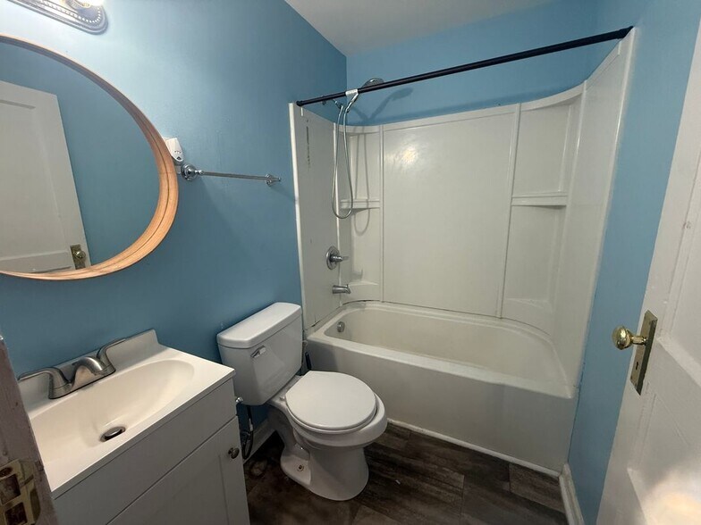 Building Photo - 706 Mcpherson St