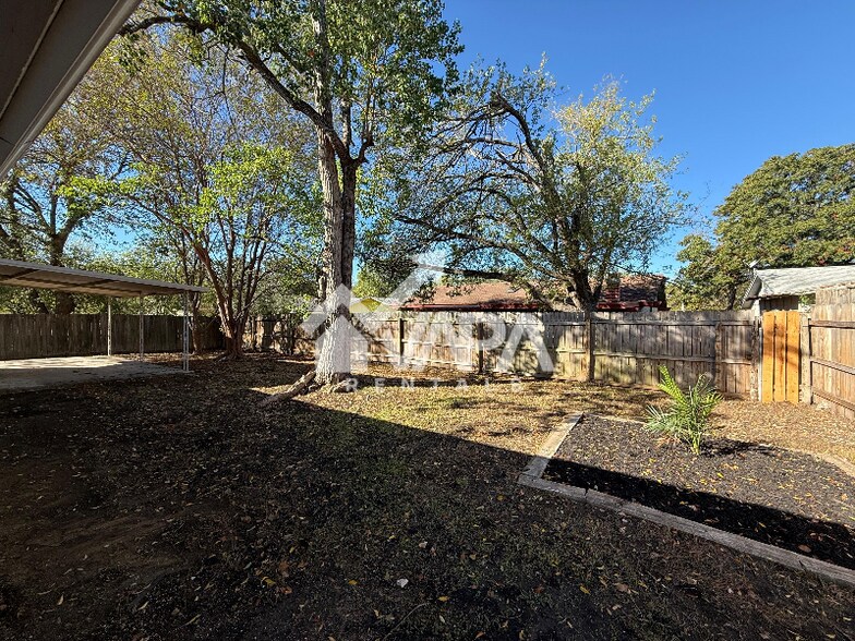 Building Photo - 12411 Gran Vista St