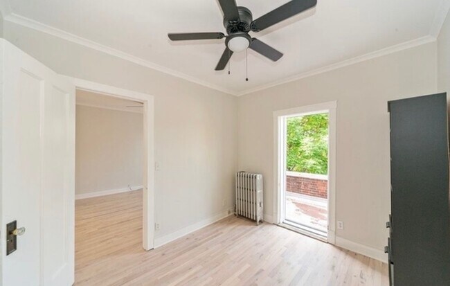 Building Photo - 4143 N McVicker Ave