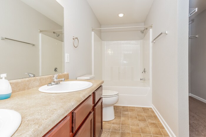 Building Photo - 16866 Wellhouse Dr