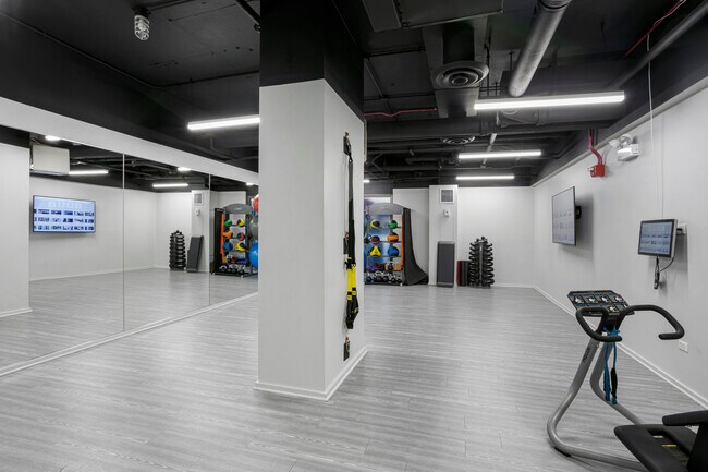 Building Photo - 2020 N Lincoln Park W