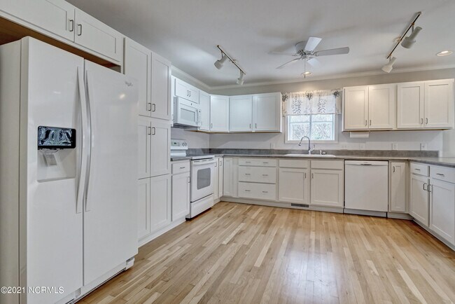 Building Photo - 8333 Bald Eagle Ln