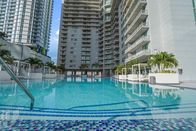 Building Photo - 690 SW 1st Ct