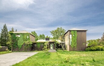 Building Photo - 493 Sagaponack Road