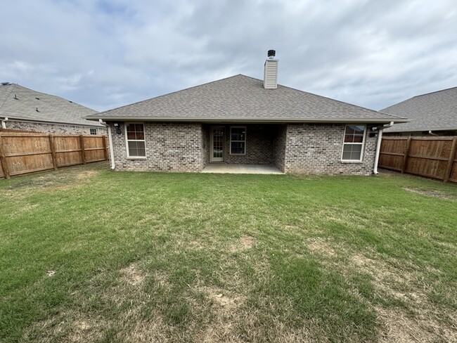 Building Photo - 2467 Bell Manor Dr SW