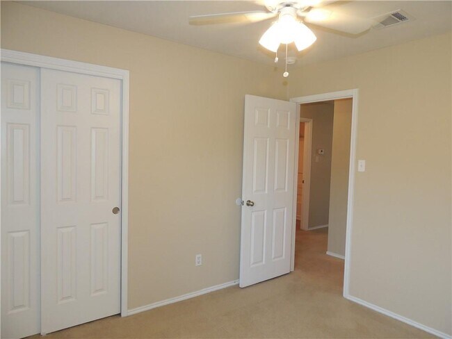 Building Photo - 315 Feathergrass Dr