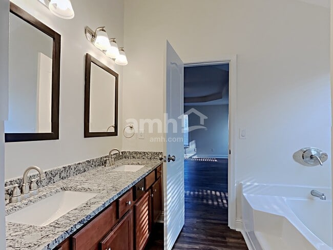 Building Photo - 1061 Arbor Grove Rd