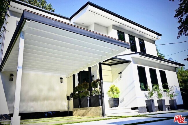 Building Photo - 1734 N Beverly Glen Blvd