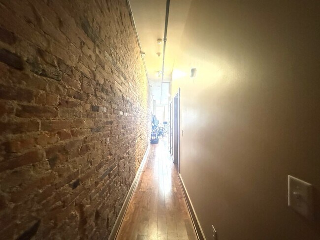 Building Photo - 641 Walnut St