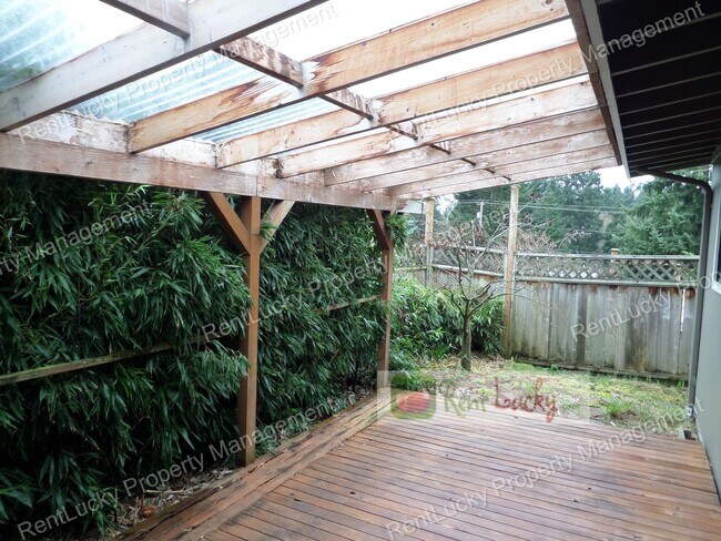 Building Photo - RARE FIND! Adorable 3-Bedroom Mid-Century Home in Great Des Moines Location!!