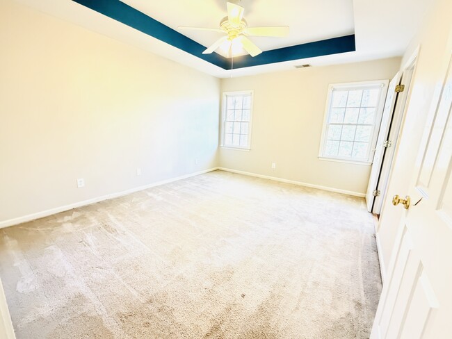 Building Photo - 207 Ivy Park Ln