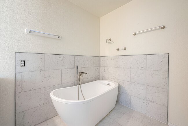 Building Photo - 19839 Rustic Lake Ln