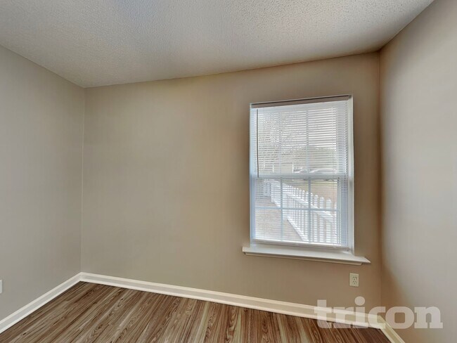 Building Photo - 524 Chisolm Way