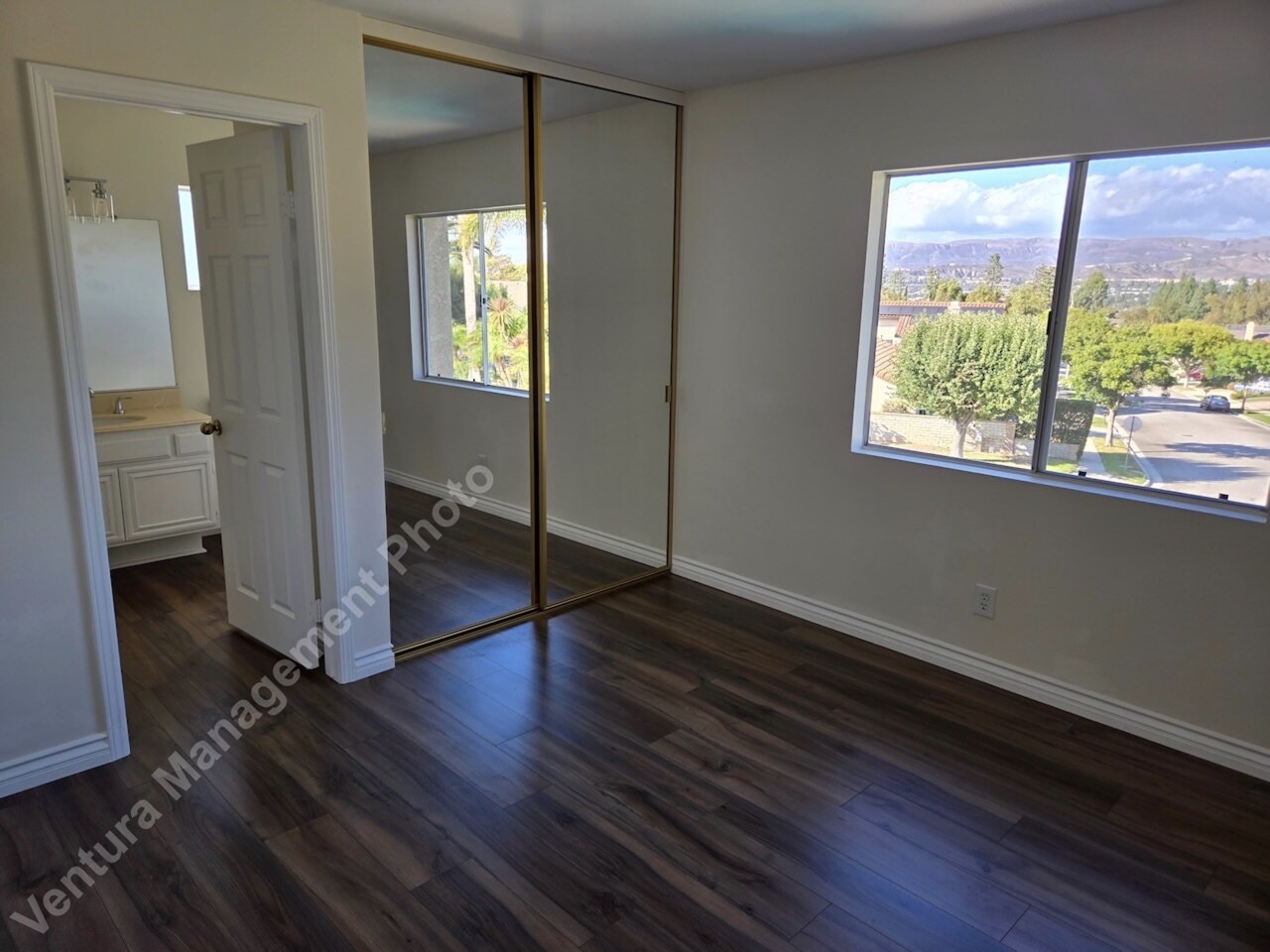 Building Photo - 725 Azure Hills Dr