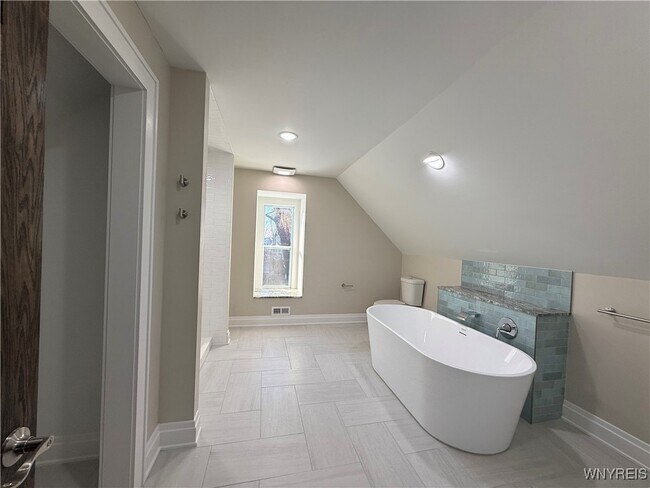 Building Photo - 336 Germania St