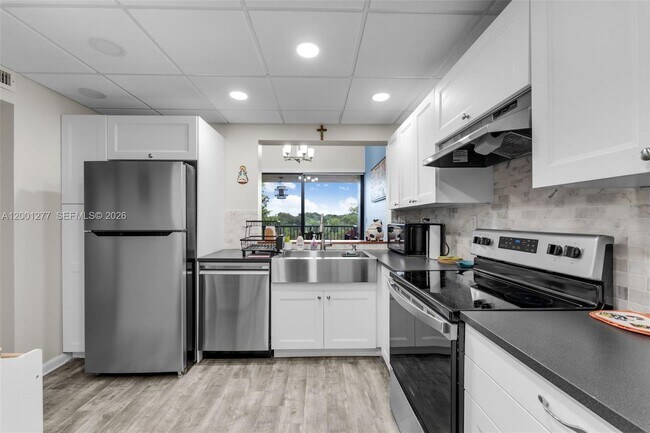 Building Photo - 6701 SW 116th Ct