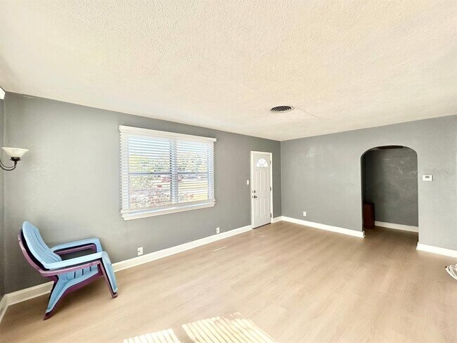 Building Photo - 2720 Edwards Ave S