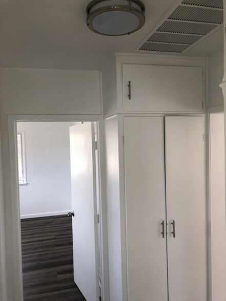 Building Photo - 1136 S Holt Ave