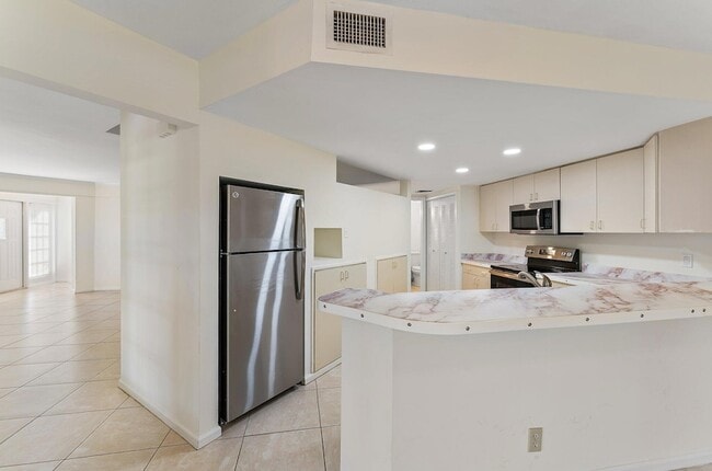 Building Photo - 3 Uno Lago Dr