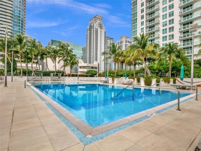 Building Photo - 950 Brickell Bay Dr