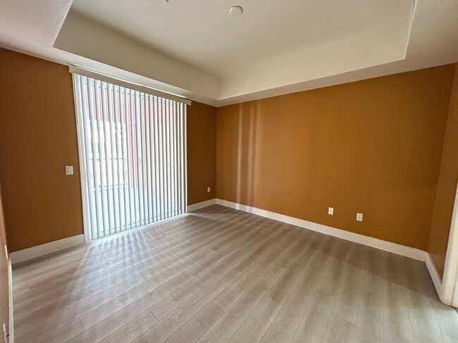 Building Photo - 1-Bedroom 1-Bathroom Silverado Ranch Condo!