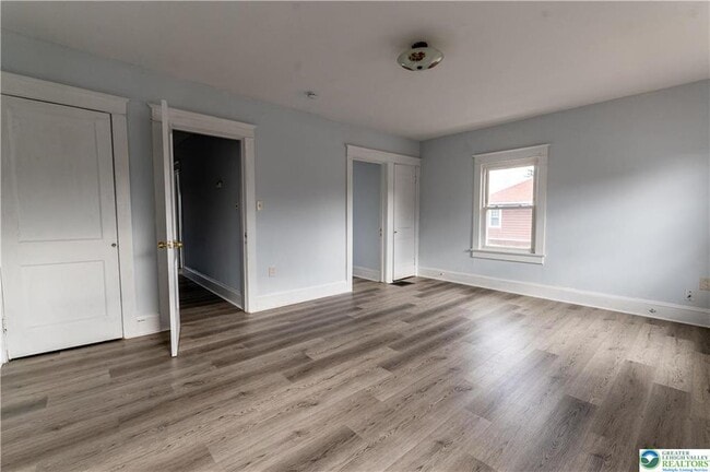 Building Photo - 2001 Ferry St