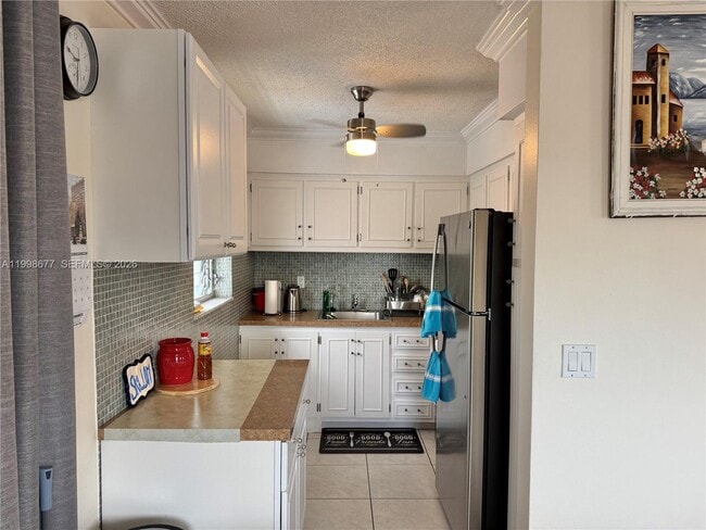 Building Photo - 920 SW 11th Ave