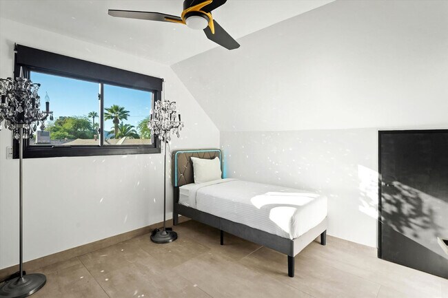 Building Photo - 8543 E Valley Vista Dr