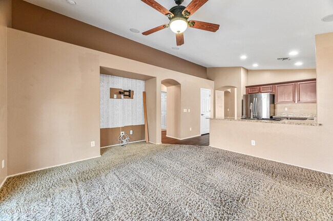 Building Photo - 41284 W Cahill Dr