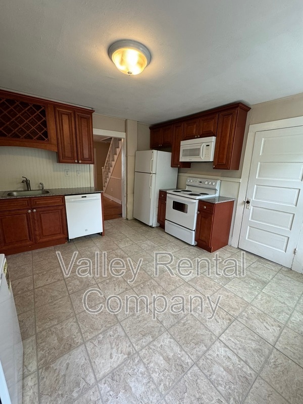 Building Photo - 46 Old Amherst Rd