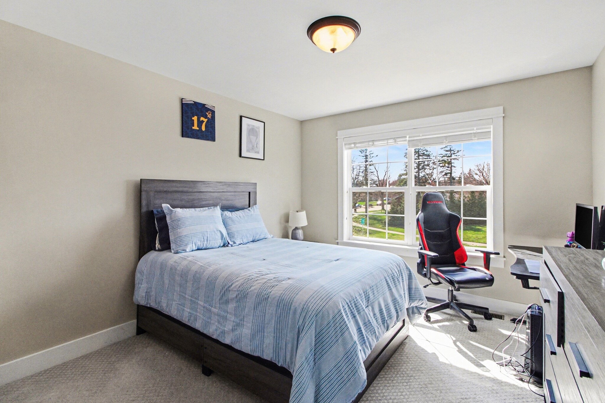 Building Photo - 3906 Hillside Dr