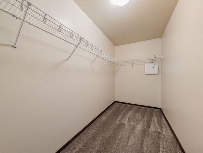 Building Photo - Beautiful 4 bed 2.5 bath home in Silver Lake!