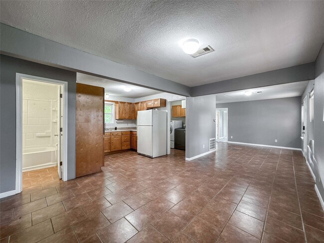 Building Photo - 4717 Heron St