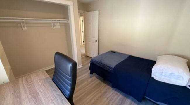 Building Photo - Stylish 2-Bedroom Condo in Dover| Utilities Included| Showings Coming Soon!