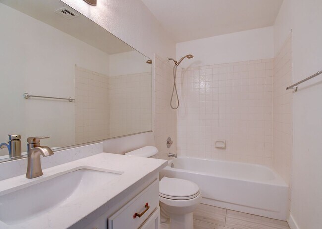 Building Photo - 6867 Tamarus St