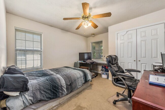 Building Photo - PRE-LEASE August 2026!! Great Location for...