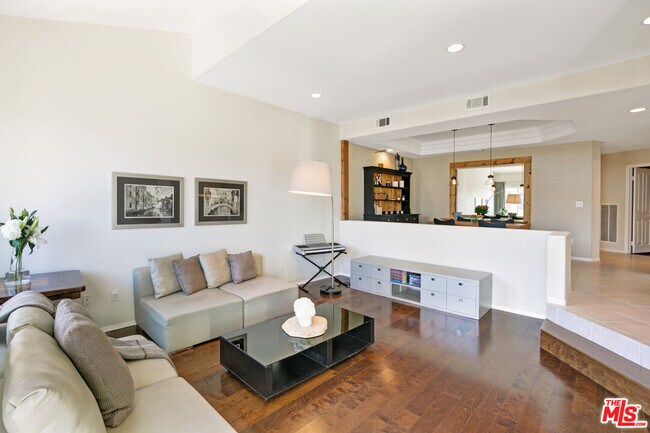 Building Photo - 6457 Zuma View Pl