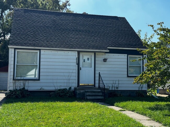 Primary Photo - 3 Bedroom home in Dearborn