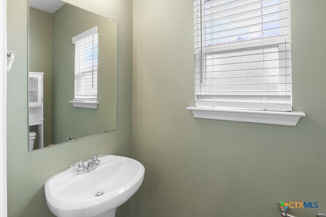 Building Photo - 105 Switchgrass St