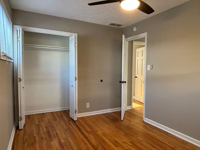 Building Photo - Charming 3 Bed 1 Bath with 1 Car Garage!