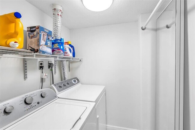 Building Photo - 3150 NE 48th Ct