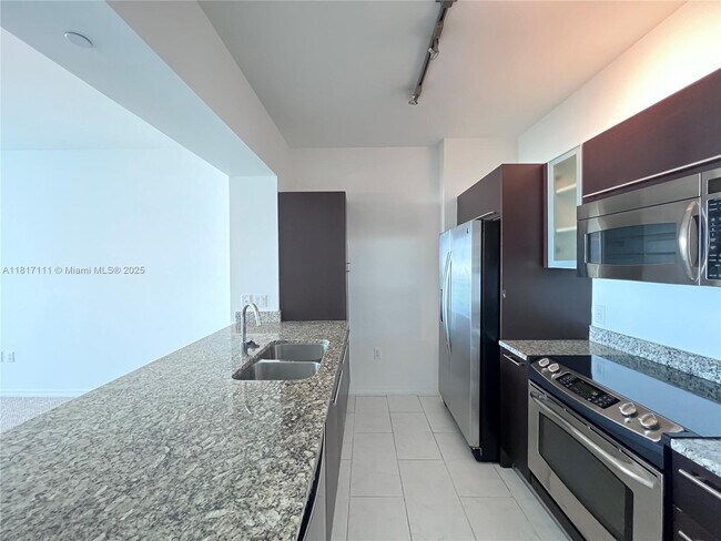 Building Photo - 951 Brickell Ave