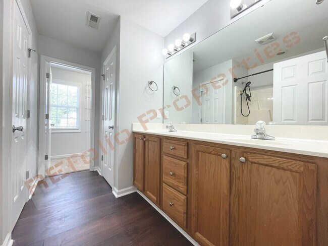 Building Photo - 112 Taylors Creek Ct