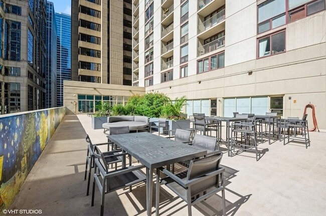 Building Photo - 200 N Dearborn St