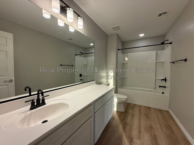 Building Photo - 5618 N 87th Dr
