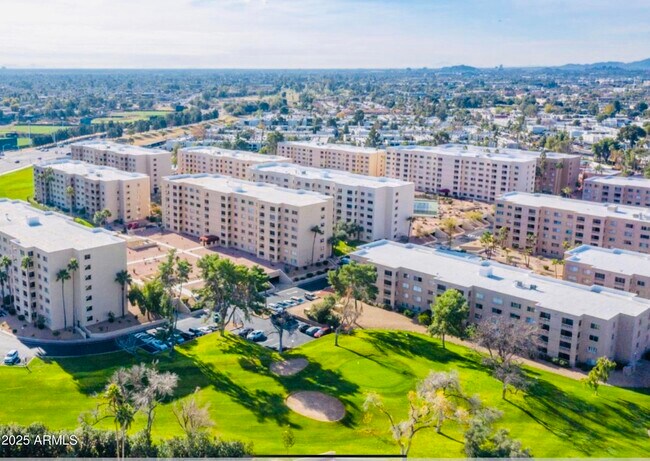 Building Photo - 7920 E Camelback Rd