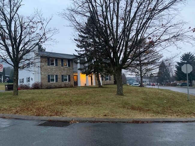 Primary Photo - 2 Bedroom, 1 Bath Second Floor Apartment i...