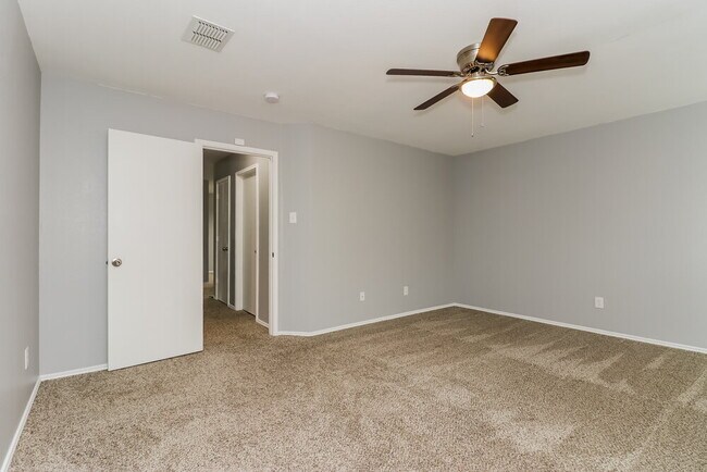 Building Photo - 937 Stone Chapel Way