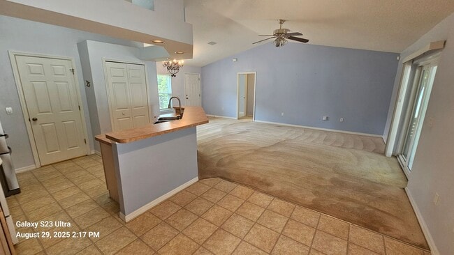 Building Photo - Beautiful 3/2/2 Pool Home on Oversized Lot...
