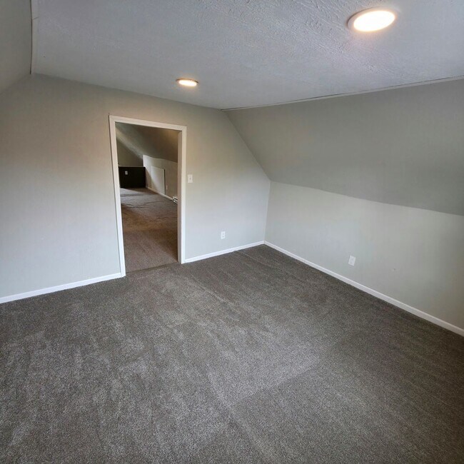 Building Photo - 1394 Larchmont Rd